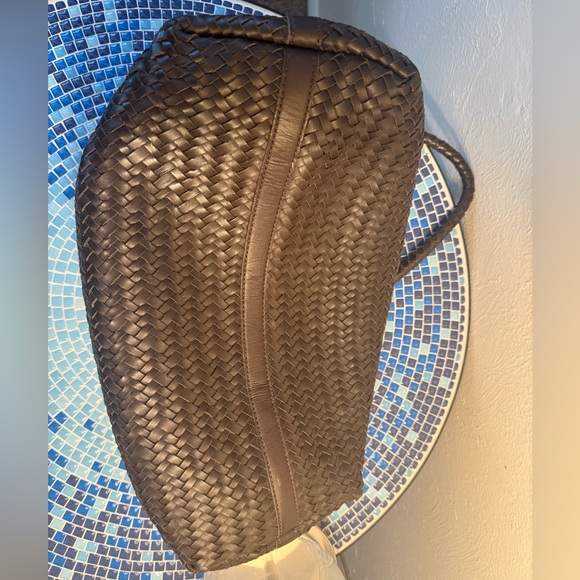 Elegant Brown Woven Tote Bag - Picture 5 of 11